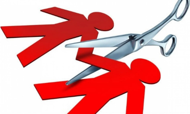 «Τώρα αρχίζει η παντόφλα»... Χαμός μέσα στο γαμήλιο αυτοκίνητο για νιόπαντρο ζευγάρι (video)