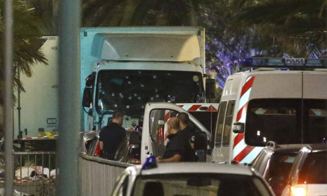 Επίθεση Γαλλία: Τουλάχιστον 80 οι νεκροί της επίθεσης