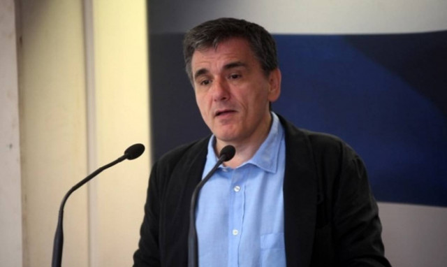 Σε άλλη διάσταση ο Τσακαλώτος: Βλέπει την ανάπτυξη να έρχεται