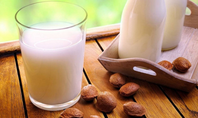 Γάλα αμυγδάλου: Οφέλη και διατροφική αξία