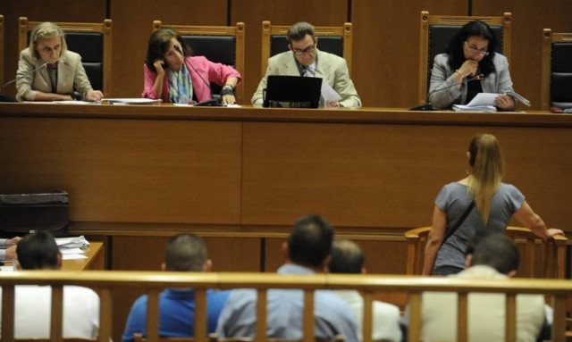 Προκλητική η αδερφή του Ρουπακιά: Ο αδερφός μου από φόβο πήρε ένα μαχαιράκι κι έγδαρε τον Φύσσα