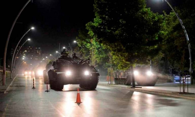 Μύρισε εμφύλιος στην Τουρκία - Ο «Σουλτάνος» κέρδισε την παρτίδα (pics+vids)