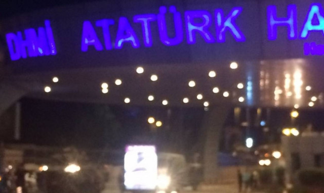 Πραξικόπημα Τουρκία: Ισχυρή έκρηξη στο αεροδρόμιο Ατατούρκ