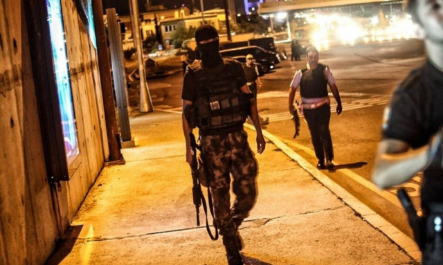 Πραξικόπημα Τουρκία: Καταρρίφθηκε στρατιωτικό ελικόπτερο των στασιαστών