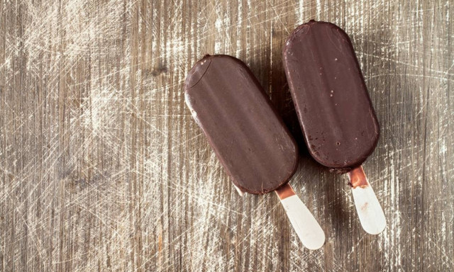 Πόσο πρέπει να περπατήσεις για να «κάψεις» ένα παγωτό ξυλάκι