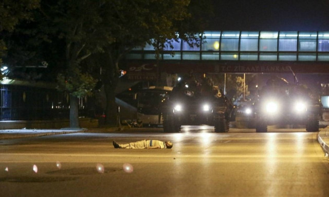 Οι φωτογραφίες που σημάδεψαν το αποτυχημένο πραξικόπημα της Τουρκίας