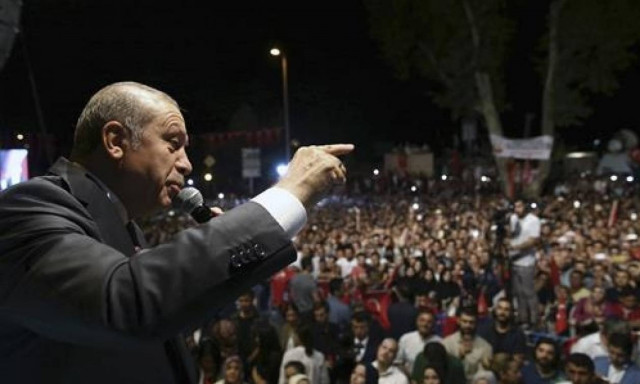 «Πογκρόμ» Ερντογάν στο υπουργείο Παιδείας: «Ξήλωσε» 15.200 εργαζομένους