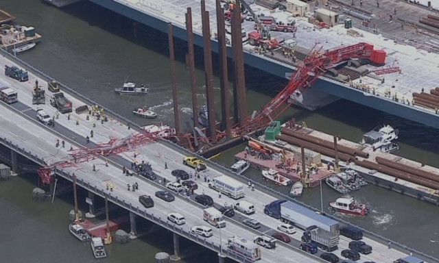 ΗΠΑ: Γερανός κατέρρευσε σε γέφυρα της Νέας Υόρκης  - Ένας τραυματίας (pics+vid)