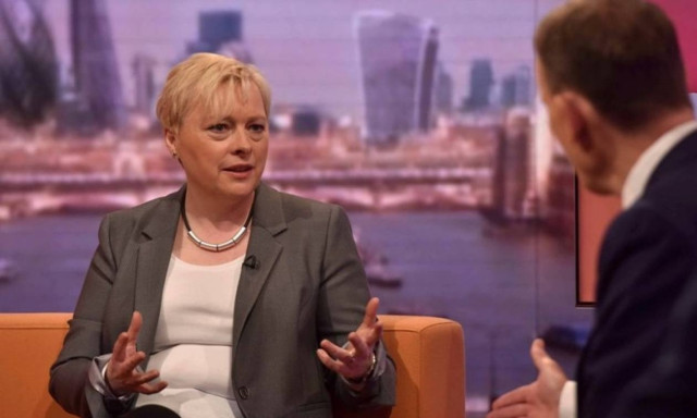 Βρετανία: Η Άντζελα Ιγκλ αποσύρθηκε από την διεκδίκηση της ηγεσίας των Εργατικών