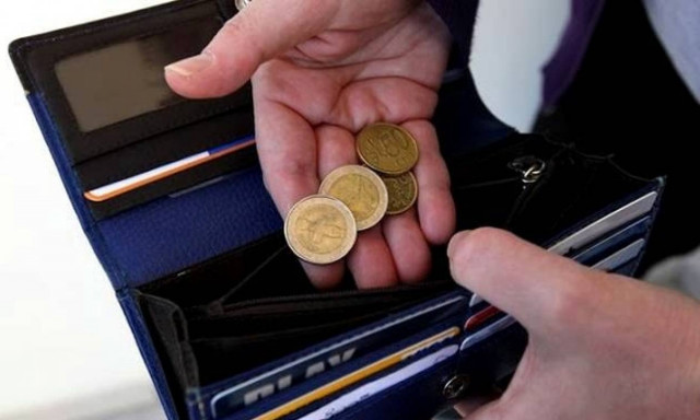 Συντάξεις: Μέσα στον Αύγουστο η ψυχρολουσία για τις επικουρικές – Θα καταβληθούν με περικοπές