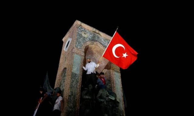 Δήμαρχος Κων/πολης: Θα κάνουμε τη μετά θάνατον ζωή των πραξικοπηματιών ανυπόφορη