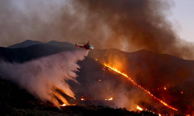 ΗΠΑ: Ανεξέλεγκτη μαίνεται πυρκαγιά βορειοδυτικά του Λος Άντζελες (pics)