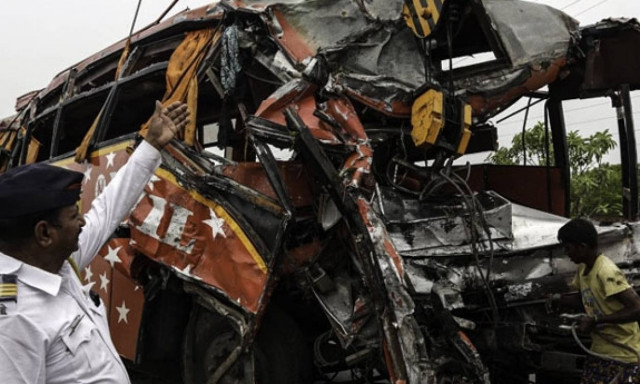 Ινδία: Φονική σύγκρουση σχολικού με νεκρά επτά παιδιά