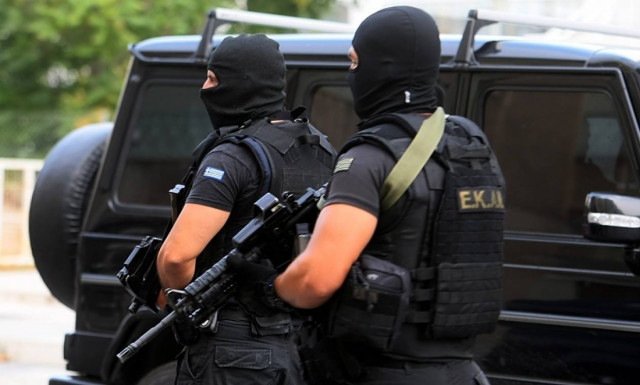 Ξυραφάκια και κροτίδες περιείχε το δέμα που εστάλη σε σπίτι δικαστικού