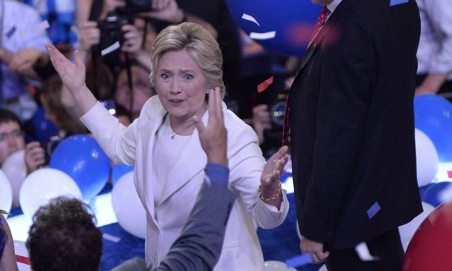 Κλίντον: Πώς θα εμπιστευθείς πυρηνικά σε κάποιον που παρασύρεται από ένα tweet