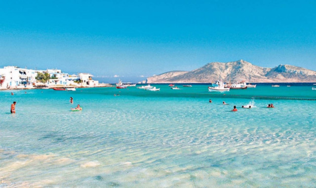 Μαγεμένο από τα ελληνικά νησιά το Paris Match