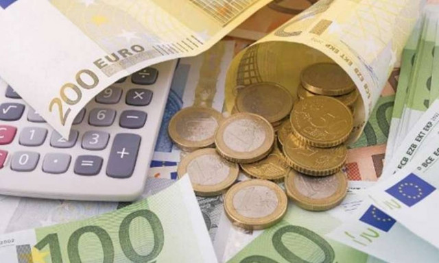 Θα καταφέρει η… φοροαφαίμαξη των Ελλήνων να κρατήσει μακριά τον κόφτη;