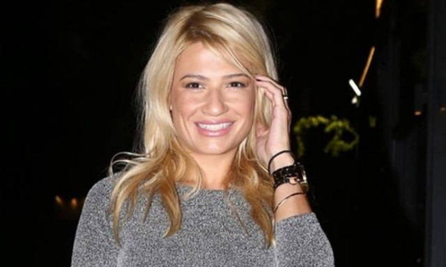 Φαίη Σκορδά. Άγριο «κράξιμο» για το εξώφυλλο και το ρετούς