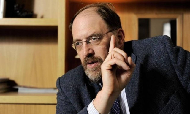 Γκάλμπρεϊθ: To Plan X γράφτηκε στο τραπέζι της κουζίνας μου