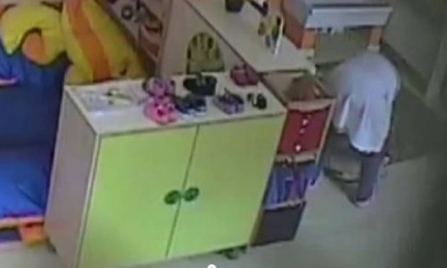 Σοκ: Δύο συλλήψεις για κακοποίηση μικρών παιδιών σε παιδικό σταθμό (vid)