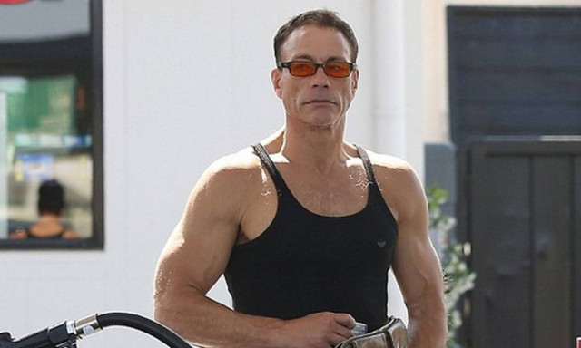 Έξαλλος ο Ζαν Κλοντ βαν Νταμ: Αποχώρησε από συνέντευξη βρίζοντας (vid)