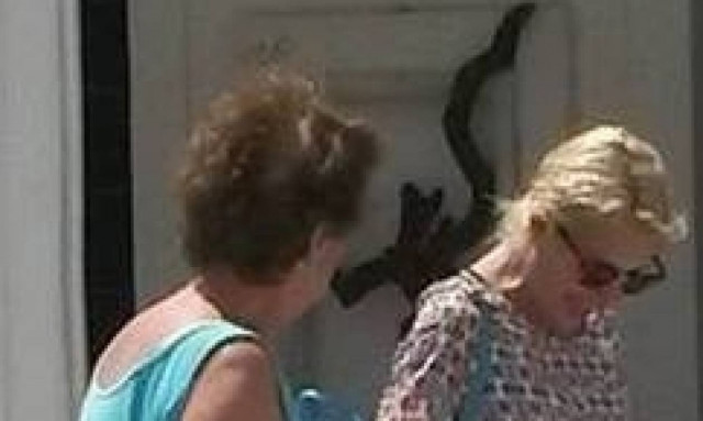 «Γιατί Ελένη;» - Δείτε την Μενεγάκη χωρίς ρετούς στην Κύθνο