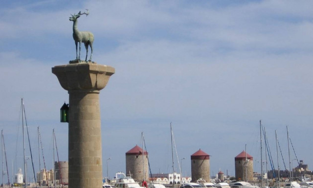 «Φύγετε μην έχουμε άλλα» - Πήγαν για φορολογικό έλεγχο σε κλαμπ στη Ρόδο κι έφυγαν άρον-άρον