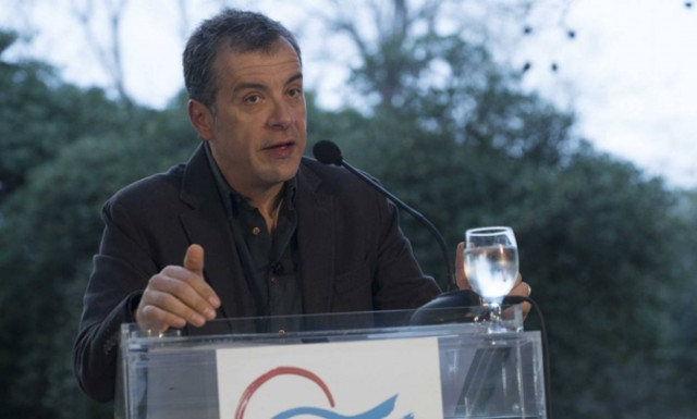 Θεοδωράκης για τηλεοπτικές άδειες: Ο λαός δεν θέλει να περνάει από διαπλοκή σε διαπλοκή