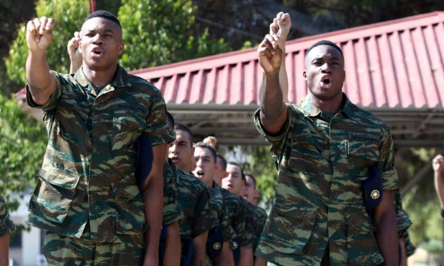 Ορκίστηκαν στρατιώτες οι Γιάννης και Θανάσης Αντετοκούμπο (pics+vid)