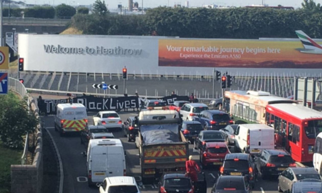 Βρετανία: Χαός στο αεροδρόμιο του Χίθροου εξαιτίας διαδηλωτών (pics+vid)