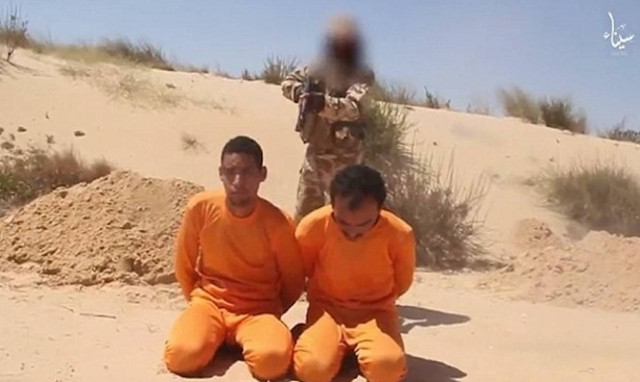 Νέο βίντεο τρόμου: Οι τζιχαντιστές εκτέλεσαν δύο Αιγύπτιους αστυνομικούς