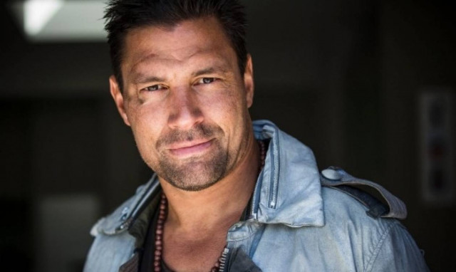 «Spartacus» star Manu Bennett holidaying in Greece