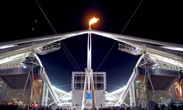 Ολυμπιακοί Αγώνες: Ανατριχίλα! Το ζεϊμπέκικο της έναρξης στους Ολυμπιακούς Αγώνες της Αθήνας (vid)