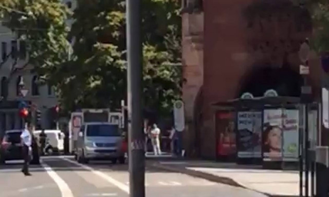 Ένοπλος έχει ταμπουρωθεί σε εστιατόριο στη Γερμανία