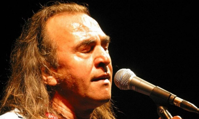 «Αύγουστος»:  Η άγνωστη ιστορία πίσω από το τραγούδι του Νίκου Παπάζογλου