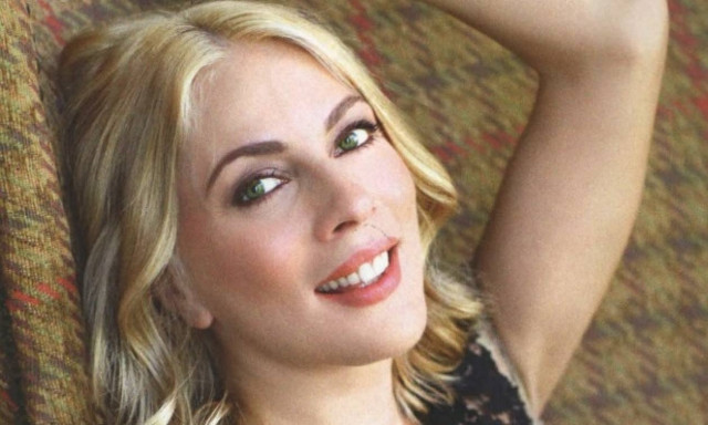 Ακομπλεξάριστη η Καρύδη! Πόσταρε βίντεο με μαγιό  χωρίς ίχνος ρετούς