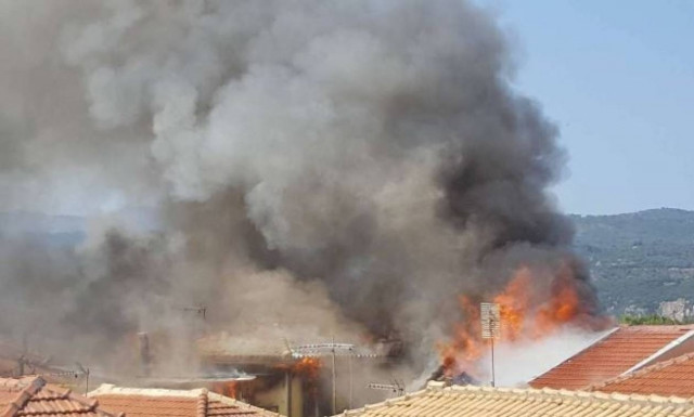 Wildfire in the old town of Lefkada