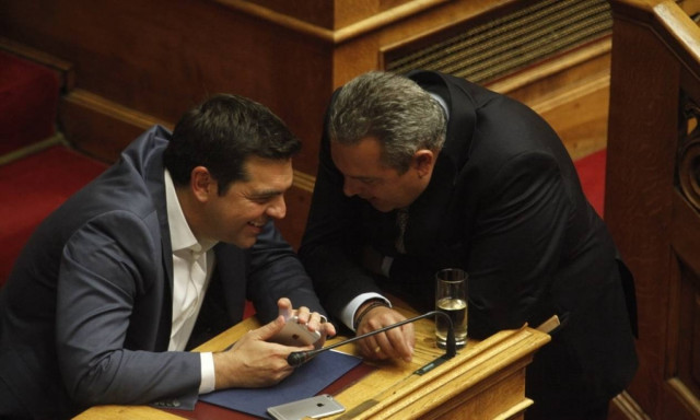 «Τα ψεύτικα τα λόγια, τα μεγάλα» από Τσίπρα και Καμμένο για επενδύσεις και κοινωνικό κράτος