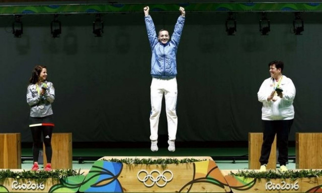 Άννα Κορακάκη: Δείτε το βίντεο με τις «χρυσές» βολές της