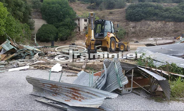 Ανεκδιήγητοι: Αφού γκρέμισαν το προπονητήριο της Κορακάκη, ετοιμάζονται να φτιάξουν κοντέινερ!