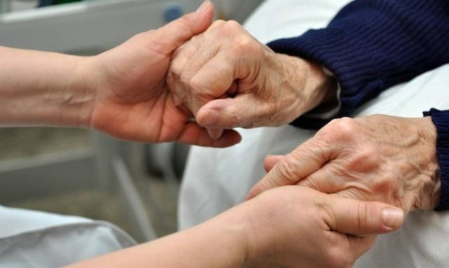 Ξεδιάντροποι: Βάζουν φόρους και στα κοινωνικά επιδόματα!