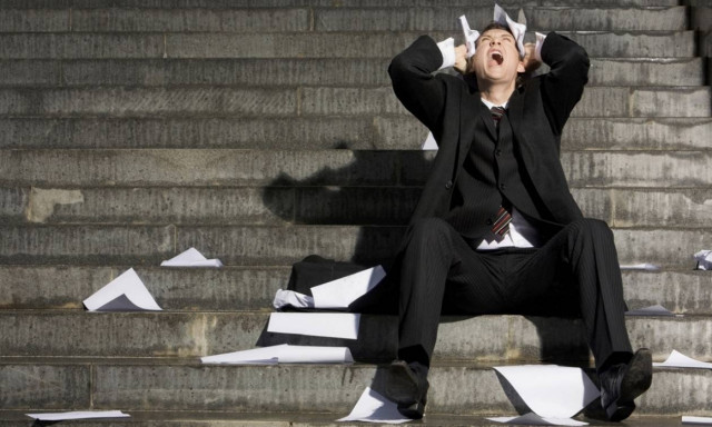 Χωρίς τέλος η κατρακύλα: Ούτε δουλειά ούτε εκπαίδευση για έναν στους τέσσερις νέους στην Ελλάδα