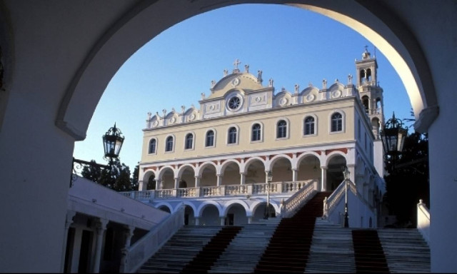 Παναγία Τήνου: Στείλτε e-mail για παράκληση στη Μεγαλόχαρη