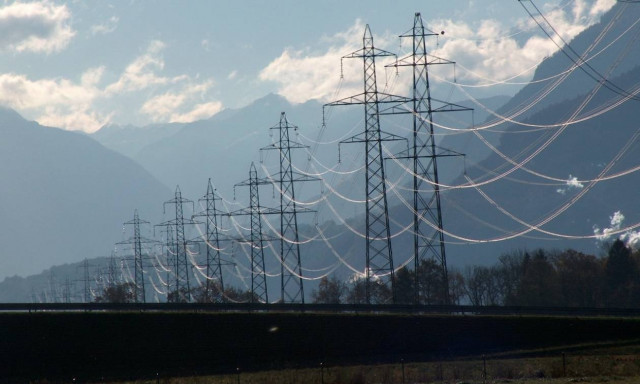 Ενέργεια: Κυβέρνηση και δανειστές επιχειρούν να διαλύσουν τη ΔΕΗ μέσω του «Μνημονίου 3»