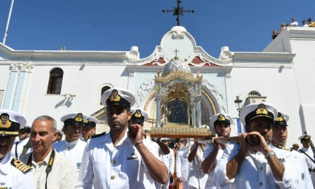«Πόλεμος» ΕΡΤ – ΣΚΑΪ  ανήμερα του Δεκαπενταύγουστου για τα πλάνα από την Τήνο!