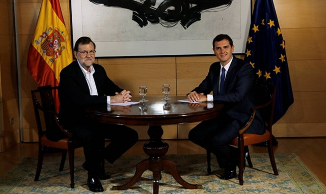 Ισπανία: Ο Ραχόι εξετάζει πρόταση των Ciudadanos για σχηματισμό κυβέρνησης
