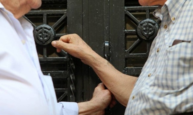 Έρχεται νέο μαχαίρι στις επικουρικές συντάξεις - Πότε αναμένεται και ποιους αφορά