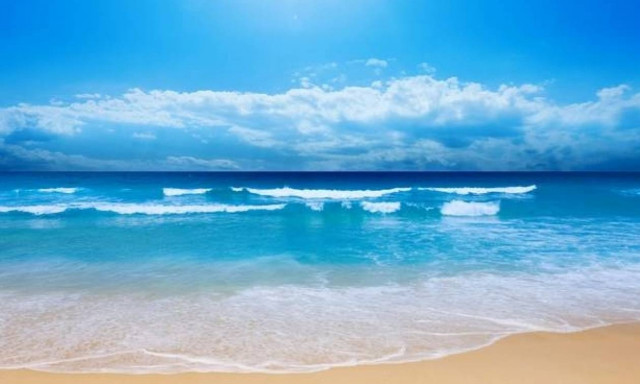 Γιατί η θάλασσα έχει χρώμα ενώ το νερό είναι διάφανο;