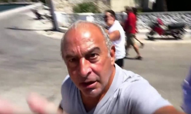 Χαμός στην Ιθάκη με μεγιστάνα και δημοσιογράφο: «Θα πετάξω την κάμερα στη γ@...νη θάλασσα» (vid)