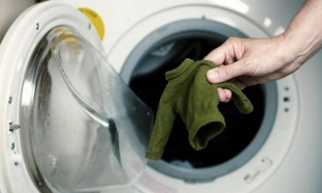 Μίκρυνε το αγαπημένο T-shirt σας στο πλυντήριο; Υπάρχει λύση! (βίντεο)